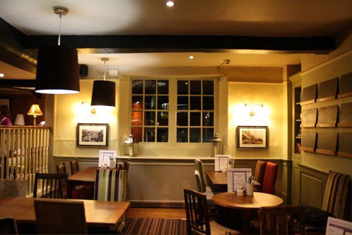 Castle And Ball By Greene King Inns มาร์ลบะระ ร้านอาหาร รูปภาพ