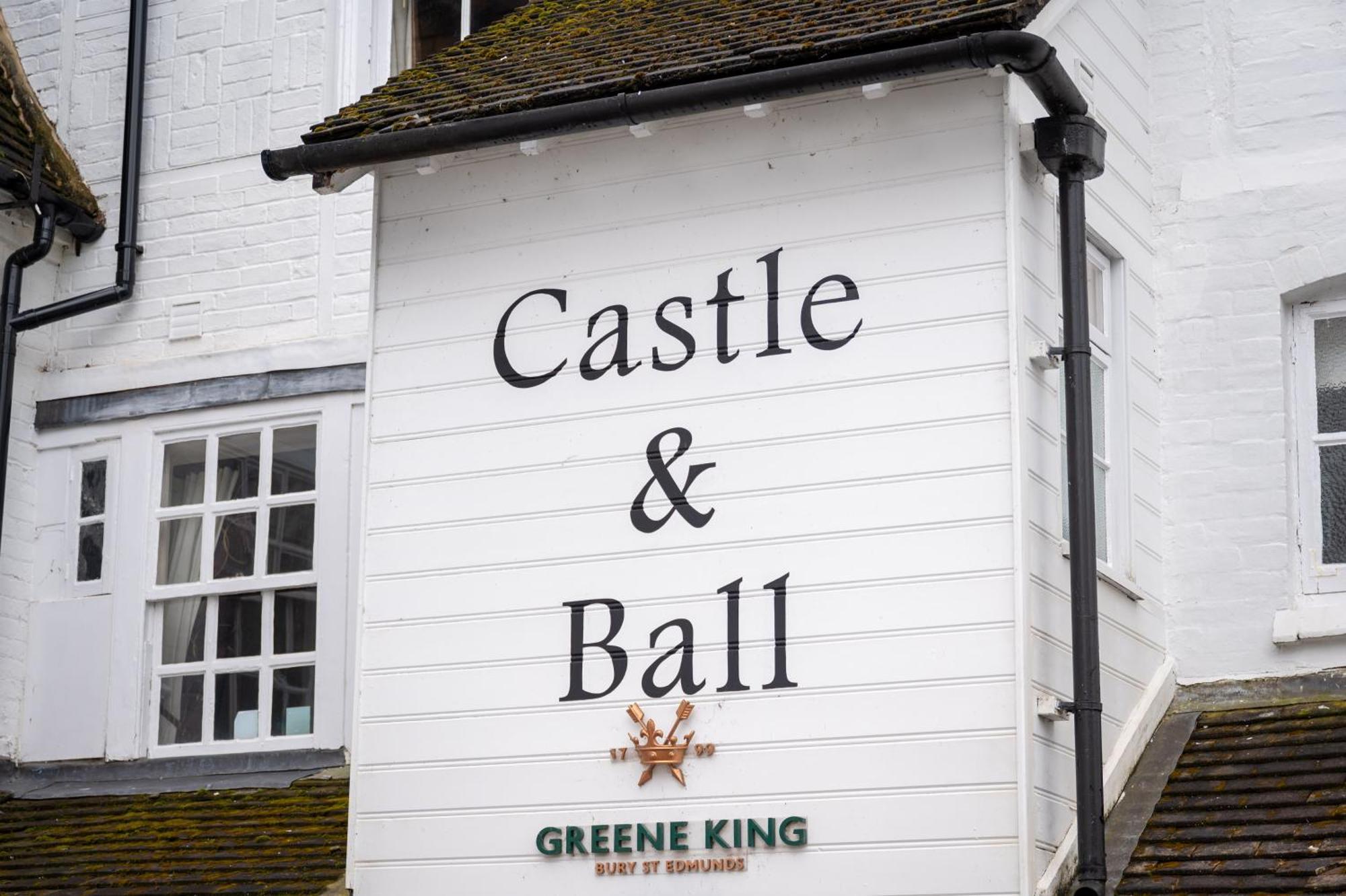 Castle And Ball By Greene King Inns มาร์ลบะระ ภายนอก รูปภาพ